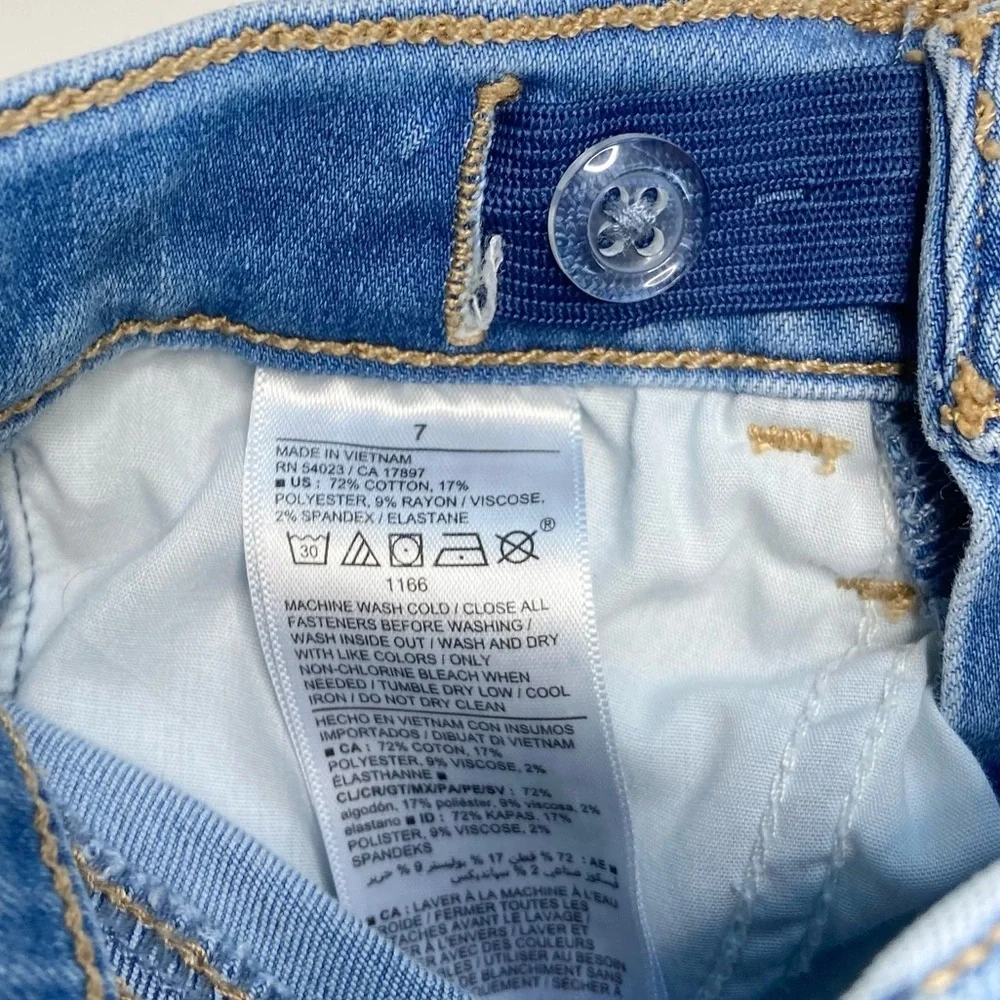 •Old Navy• girls fray hem Bermuda length denim shorts